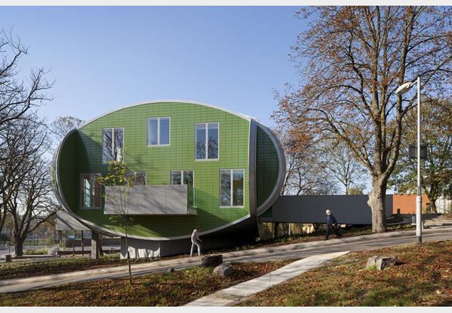 Maggie’s Nottingham occupies a sloping site in a secluded part of the hospital grounds.